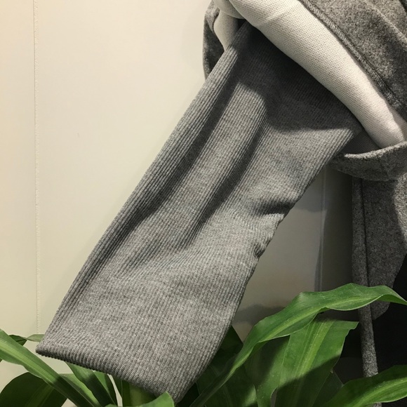 Women’s Long Sleeves Tunic with Black Peeking Cat - Picture 6 of 10